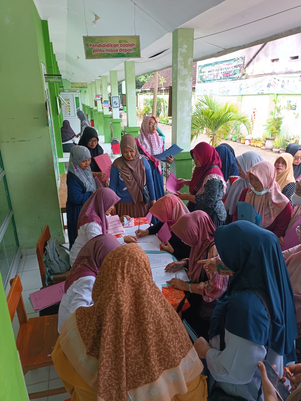 Sapa Ceria Penuh Cinta: MIN 4 Nganjuk Kembali Jadi Pilihan Nomor 1 di Hati Masyarakat