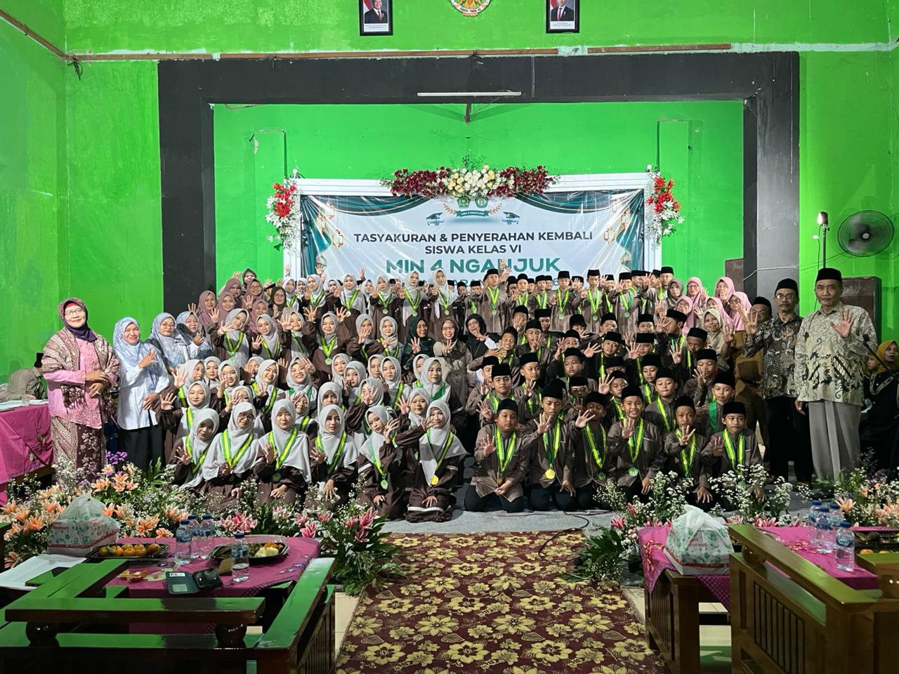 “Lulus dengan Ilmu, Melangkah dengan Iman”, MIN 4 Nganjuk Gelar Tasyakuran Kelas VI