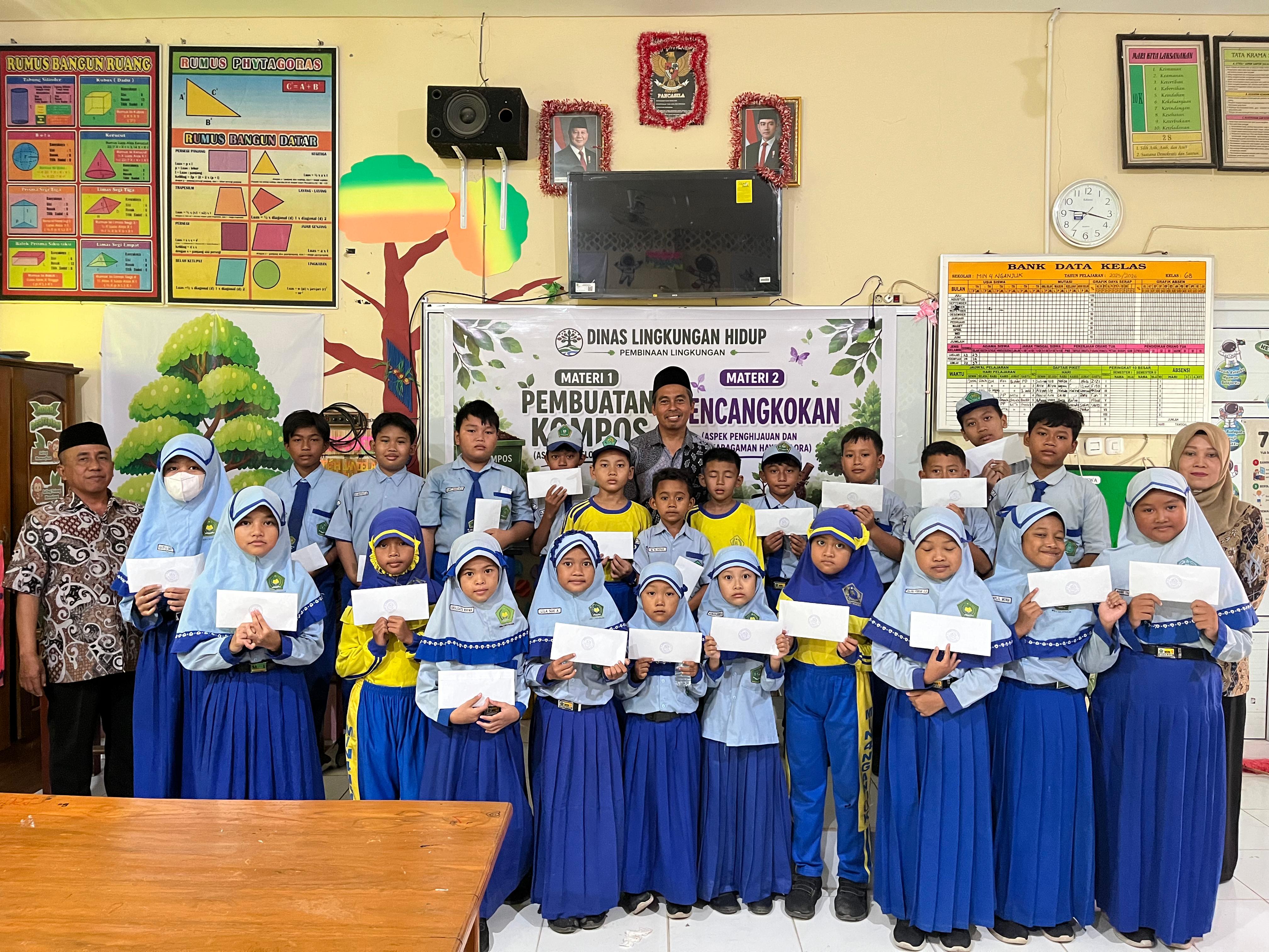 MIN 4 Nganjuk Salurkan Santunan kepada 23 Siswa Yatim dan Piatu
