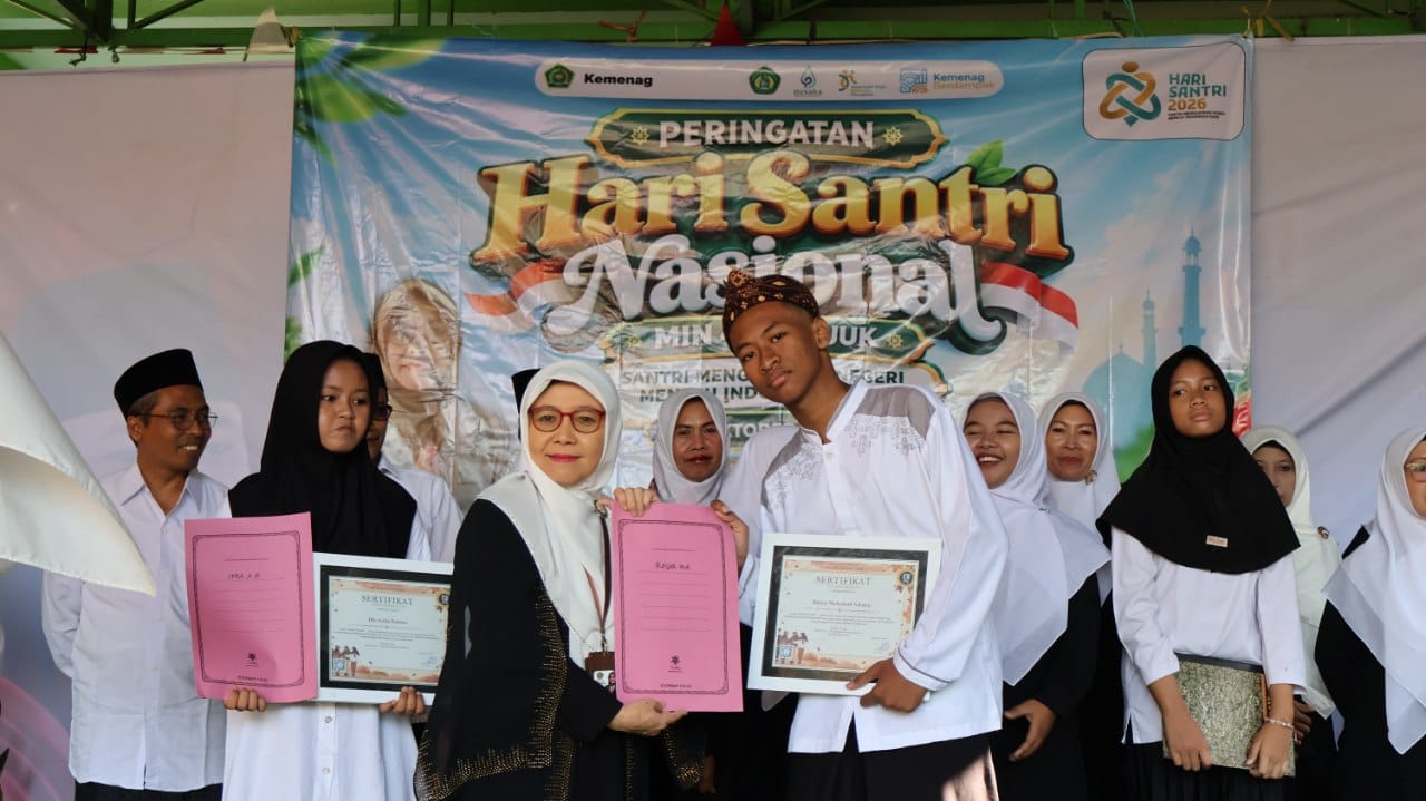 Dua Murid MIN 4 Nganjuk Raih Penghargaan Penulis Terbaik Tingkat Nasional dalam Lomba Cerpen dan Puisi Bertema “Sahabat Sejati”